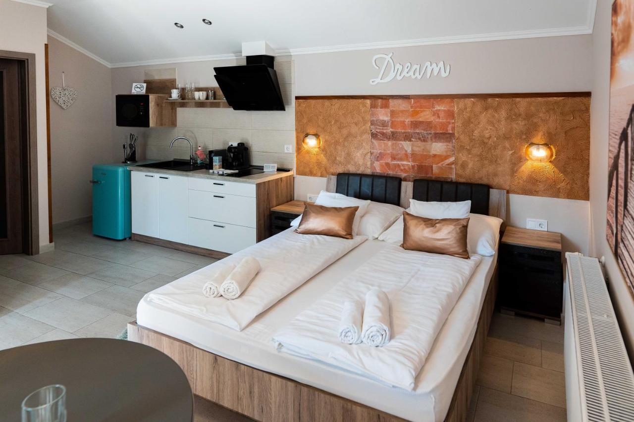 Allium Apartment Makó Extérieur photo